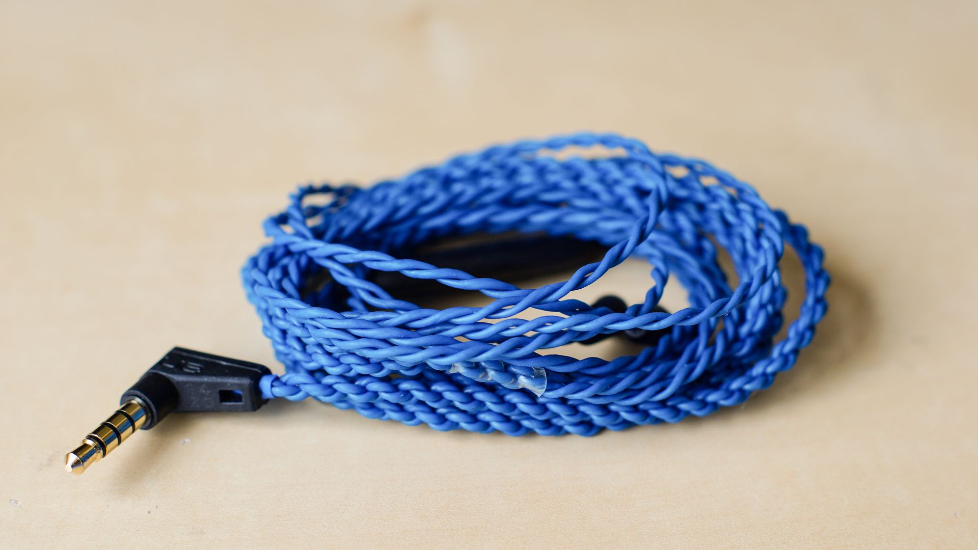 Logitech UE900 Cable – The best value MMCX Cable? – Everyday