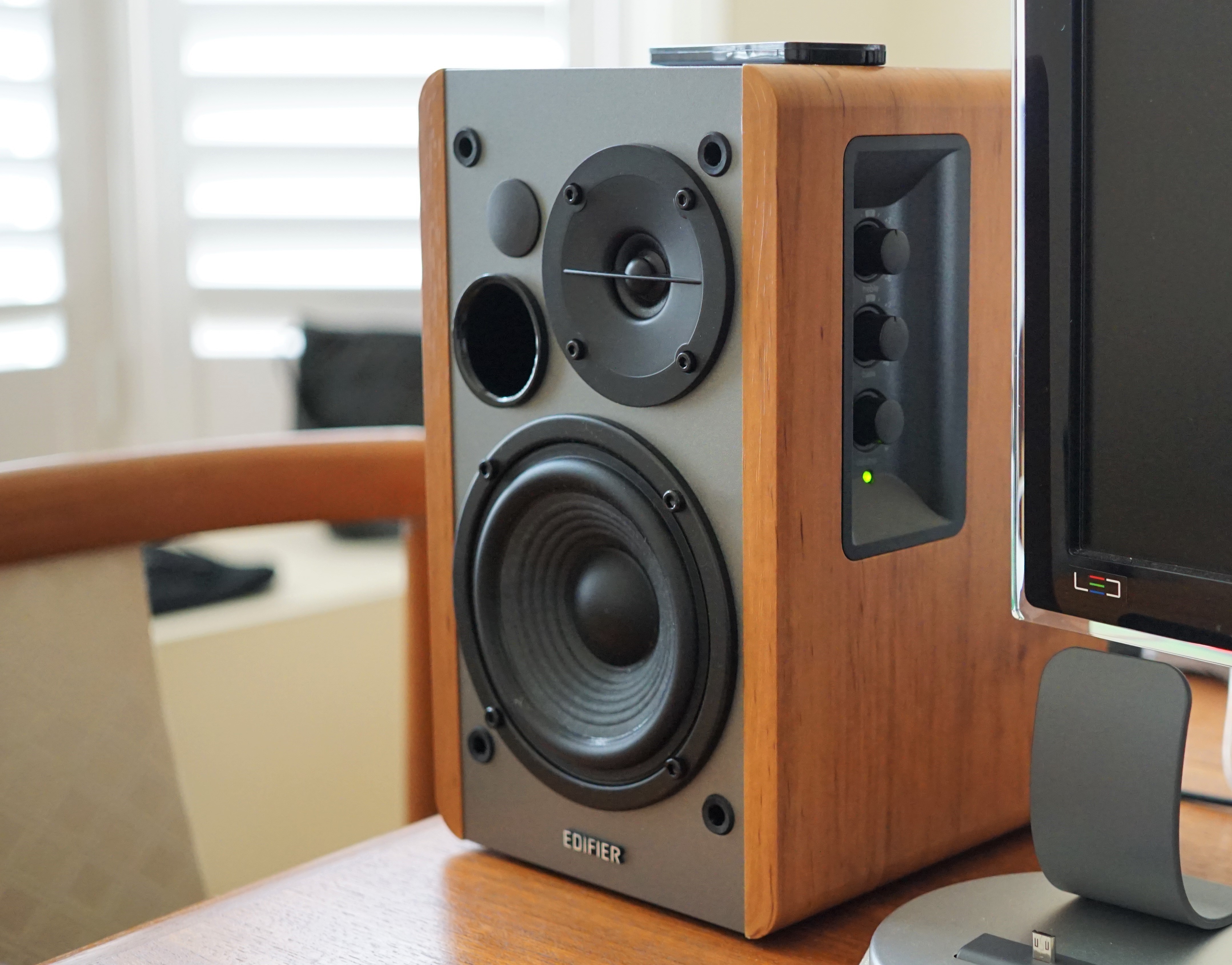 Edifier R1280T Powered Bookshelf Speakers  Active Near Field Monitors  - Studio Monitor Speaker - Wooden Enclosure - 42 Watts RMS - Reviews |  Headphone Reviews and Discussion 