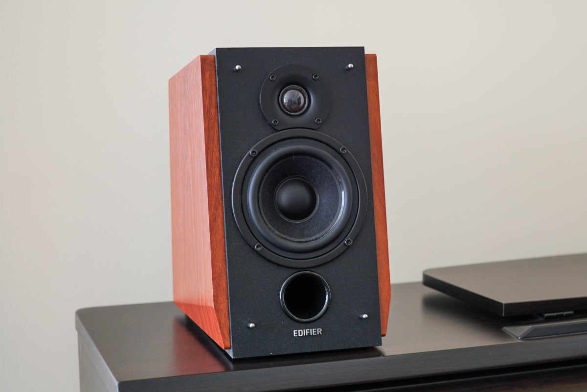 Edifier R1280DB Review [2024] - Extra Features & Great Sound